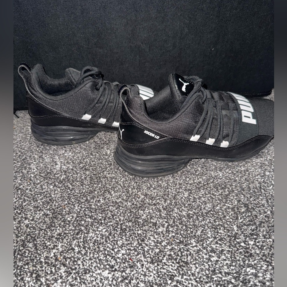 Like New Puma Black and White Logo Sneakers - Picture 4 of 5